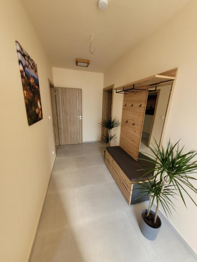 Zamek Na Dlani Mikulov Apartment Exterior foto